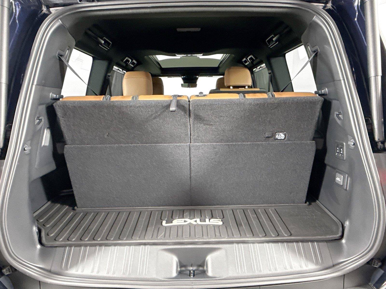 Used 2025 Lexus GX 550 w/ Accessory Package (2T) AWD/4WD image 38