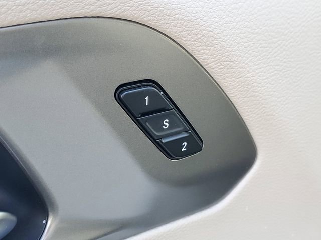 Used 2023 Chrysler Pacifica Touring-L image 12