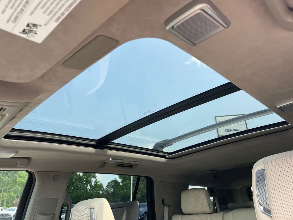 Used 2023 Cadillac Escalade Sport Platinum w/ LPO, ONYX Package image 12