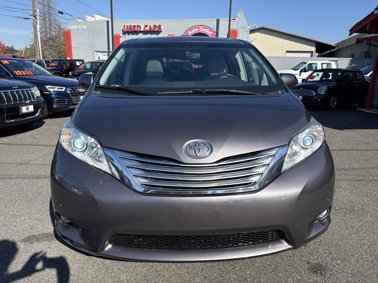 Used 2011 Toyota Sienna Limited image 2