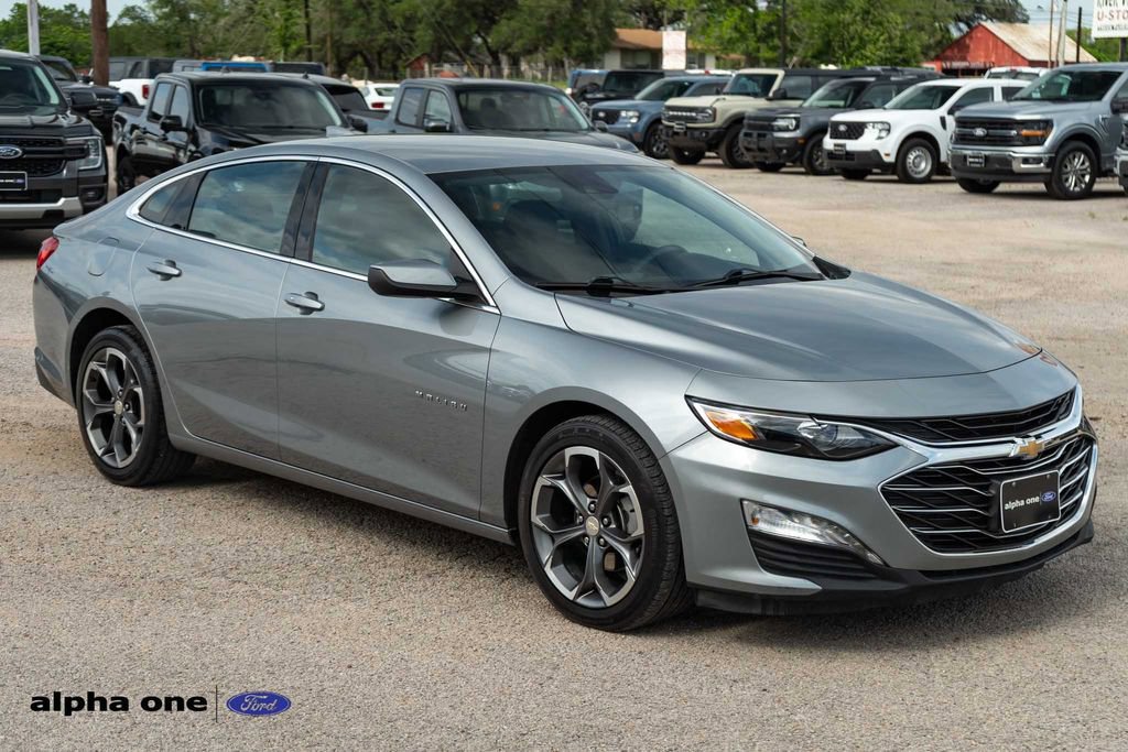 Used 2024 Chevrolet Malibu LT FWD image 2