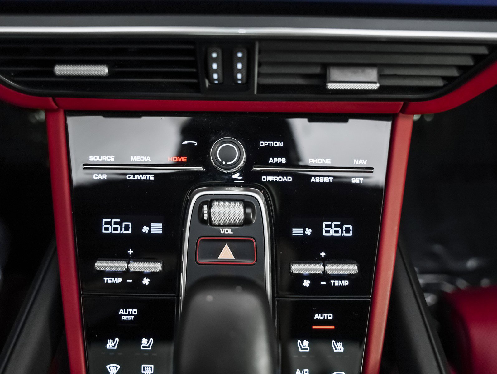 Certified 2022 Porsche Cayenne Platinum Edition w/ Premium Package Plus image 20