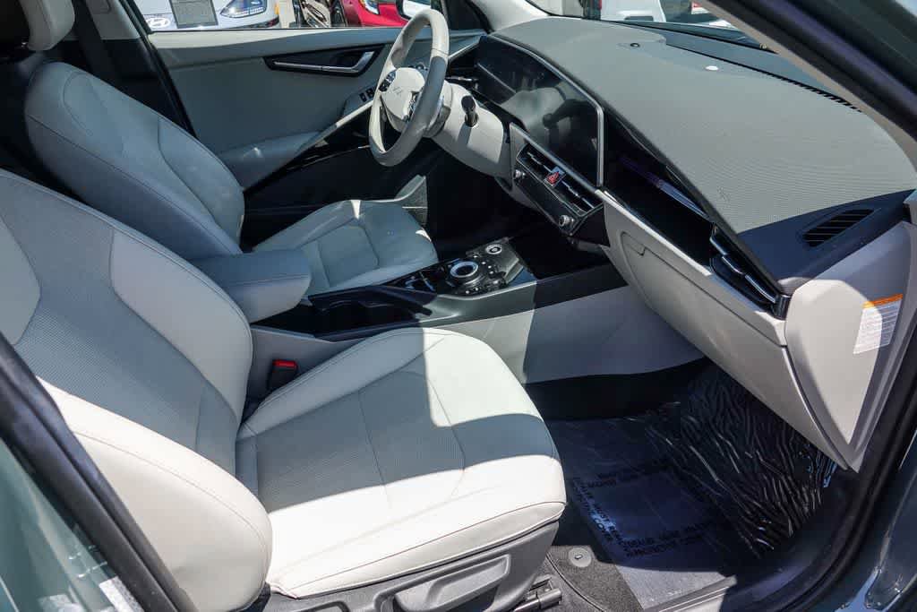 Certified 2023 Kia Niro Wind FWD image 14