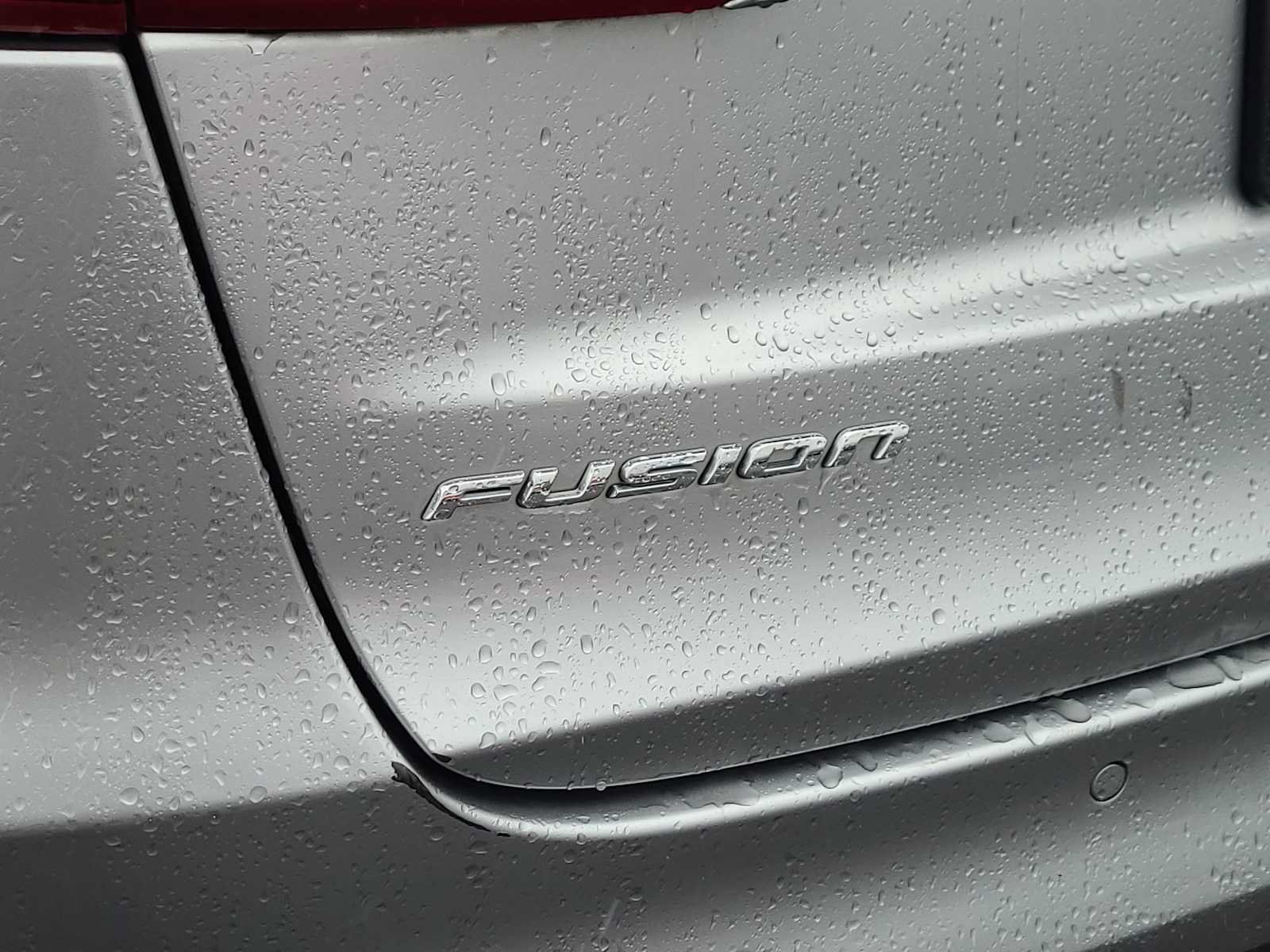Used 2020 Ford Fusion SEL FWD image 15