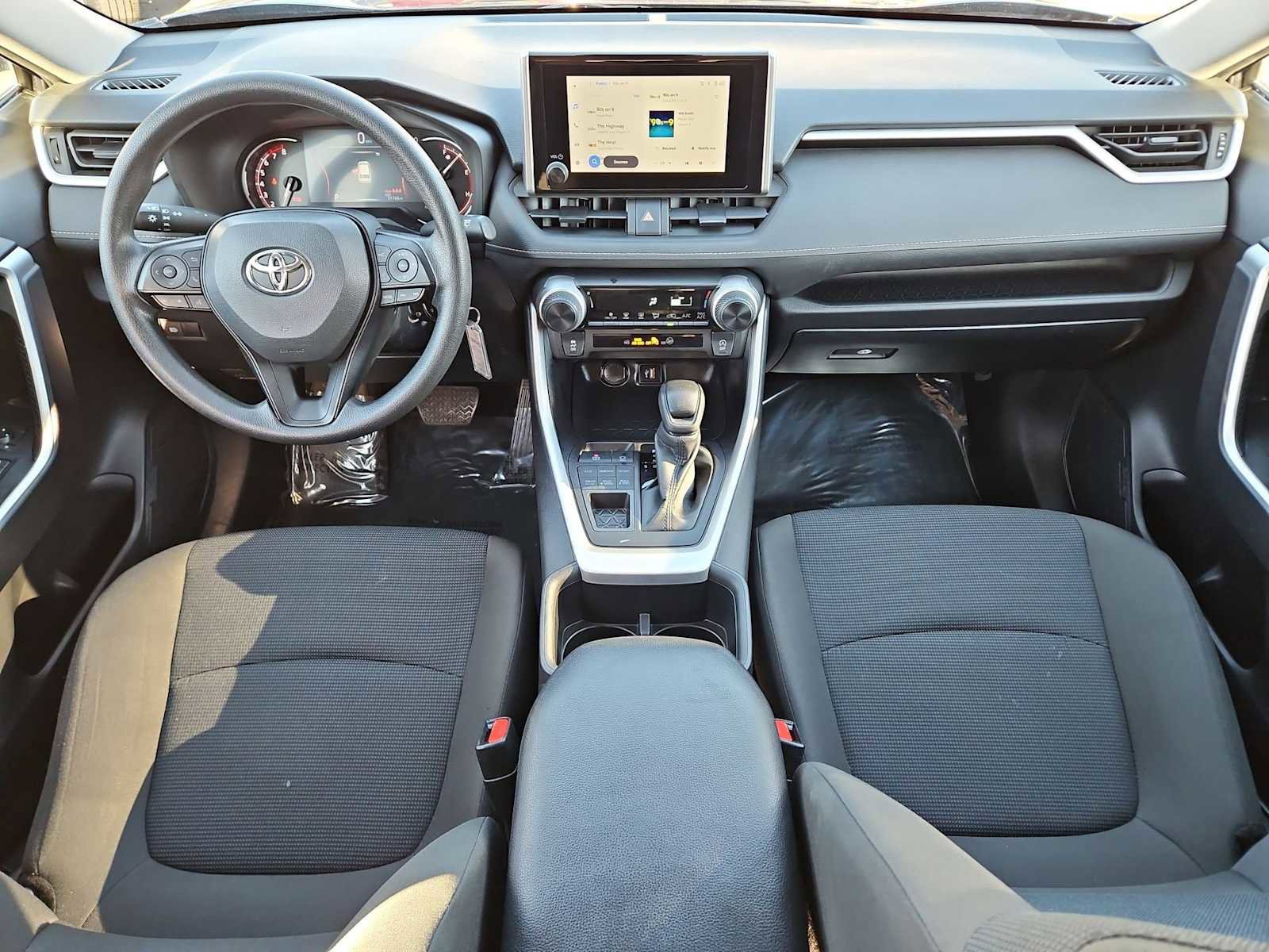 Used 2024 Toyota RAV4 LE image 15