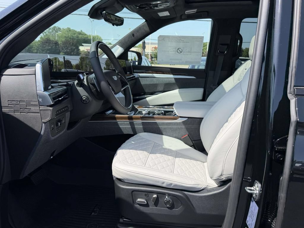 New 2026 Cadillac Escalade ESV Platinum Sport w/ LPO, ONYX Package AWD/4WD image 16