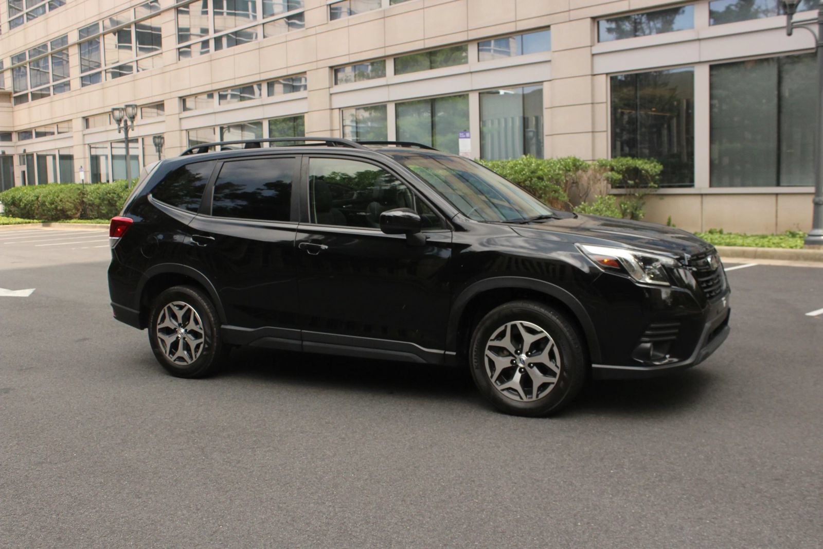 Used 2023 Subaru Forester Premium AWD/4WD image 2