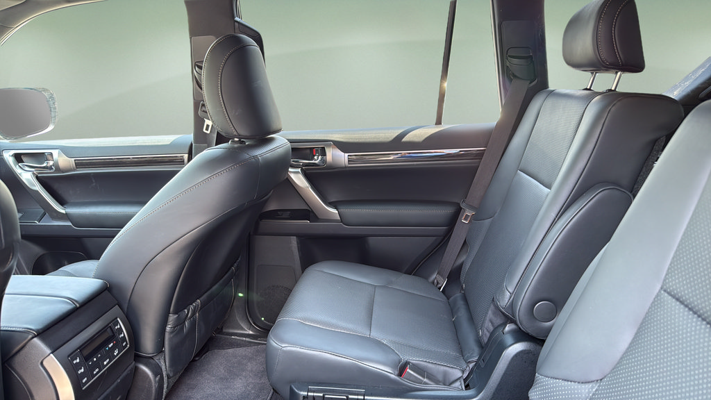 Certified 2023 Lexus GX 460 Luxury w/ Sport Design Package AWD/4WD image 16
