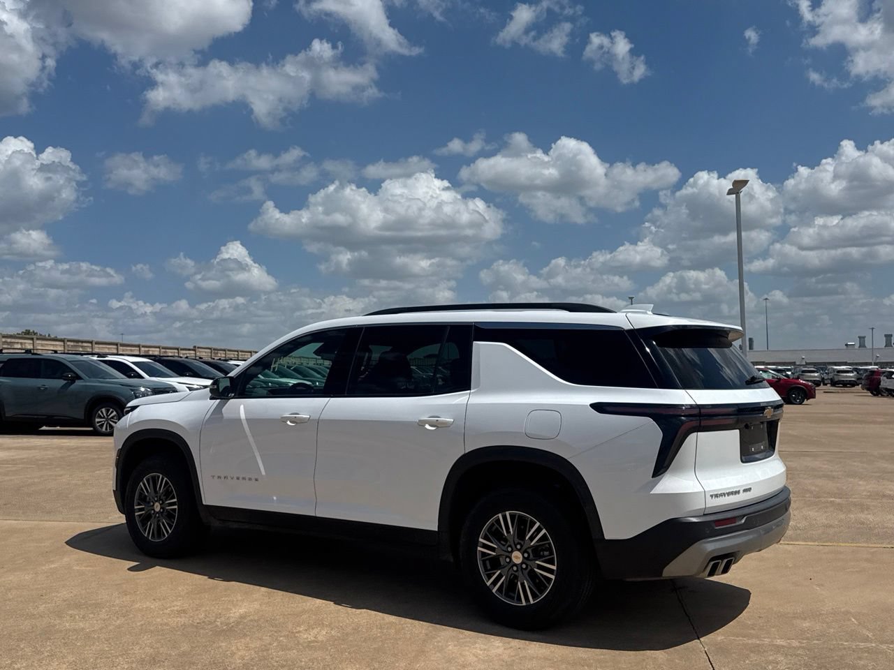 Used 2025 Chevrolet Traverse LT AWD/4WD image 16