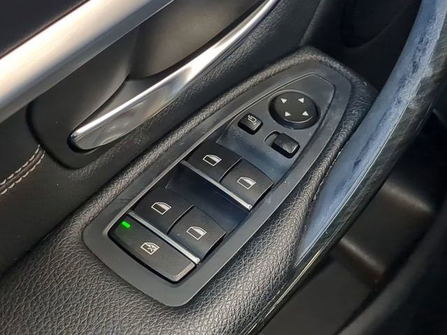 Used 2018 BMW 330e w/ Convenience Package image 26