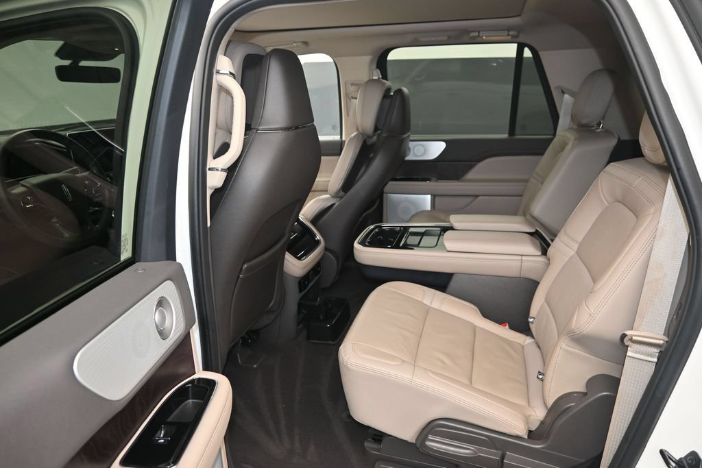 Used 2023 Lincoln Navigator L Reserve AWD/4WD image 12