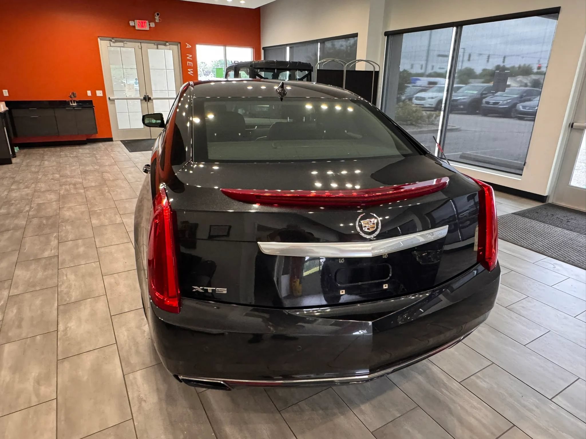 Used 2014 Cadillac XTS Luxury w/ Driver Awareness Package FWD image 9
