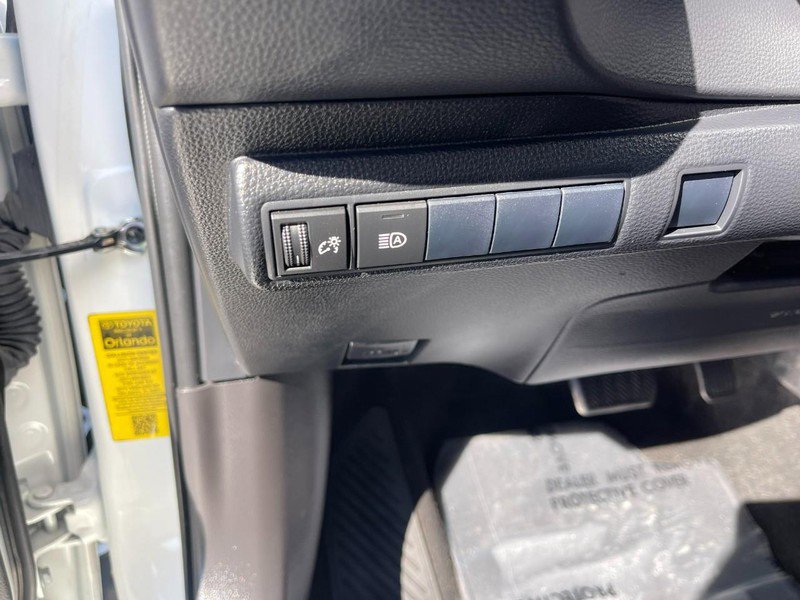 Used 2021 Toyota Corolla LE image 14
