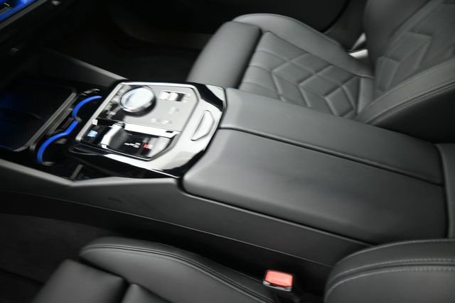 New 2026 BMW i5 eDrive40 w/ Premium Package RWD image 9