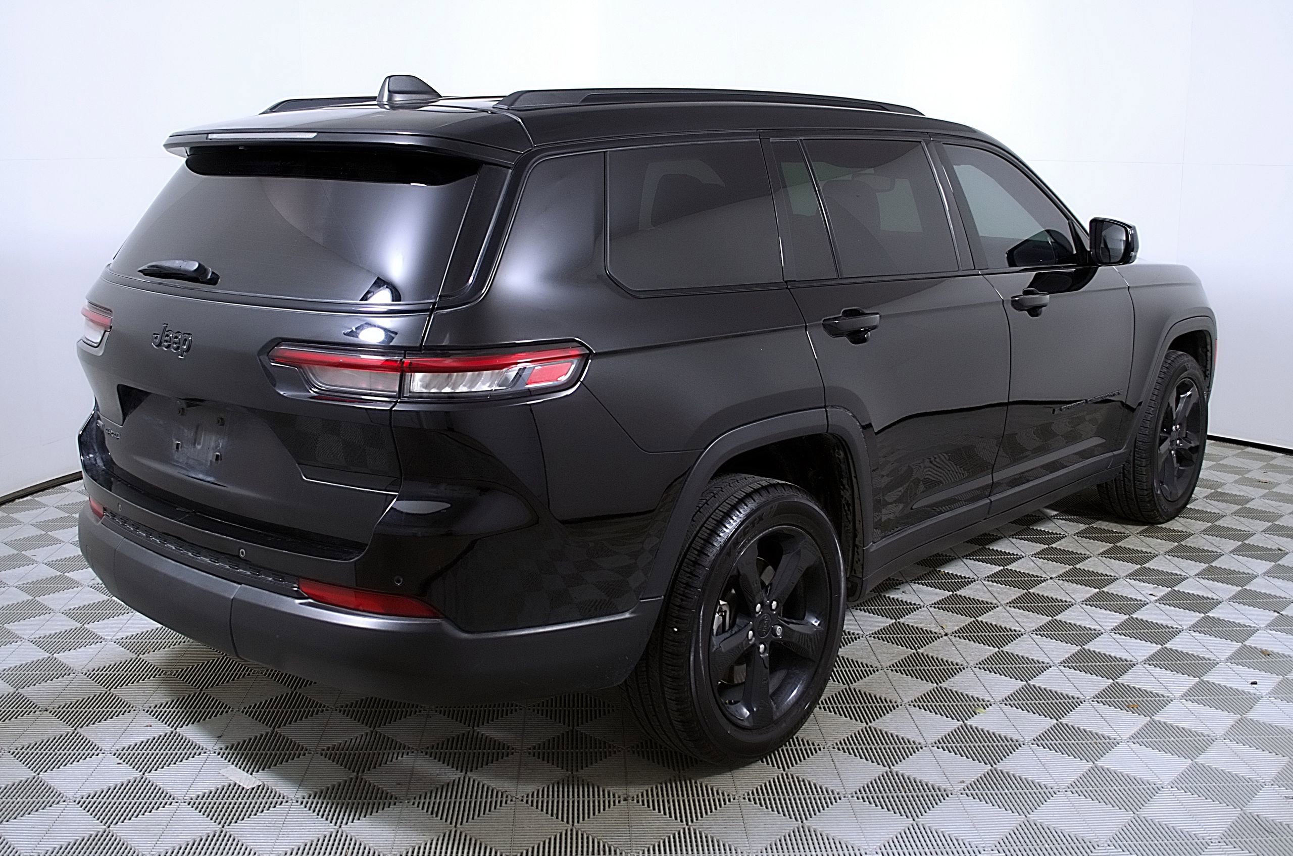 Used 2021 Jeep Grand Cherokee L Laredo image 7