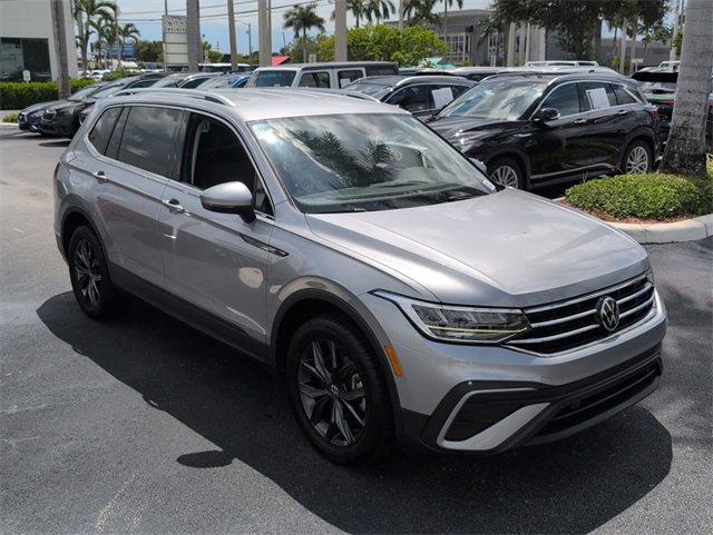 Certified 2023 Volkswagen Tiguan SE image 2