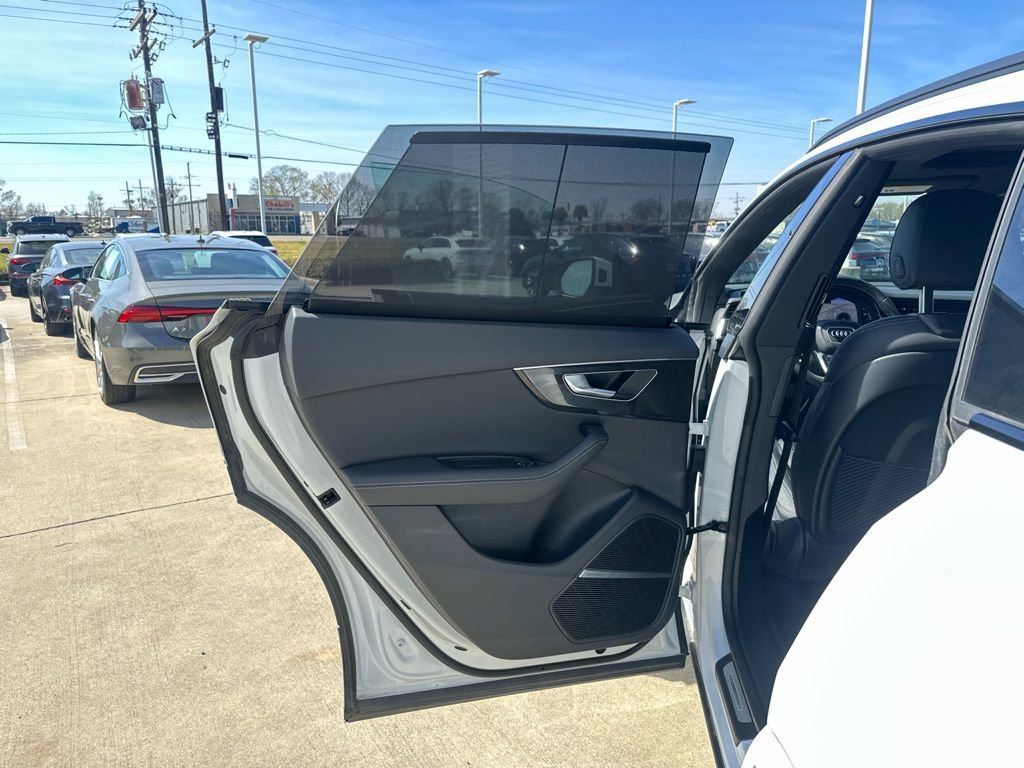Certified 2025 Audi Q8 Prestige image 23