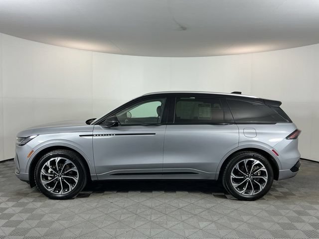 Used 2025 Lincoln Nautilus Reserve AWD/4WD image 8