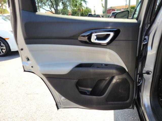 Used 2024 Jeep Compass Limited AWD/4WD image 8