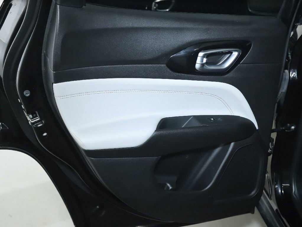 Used 2024 Jeep Compass Limited image 13