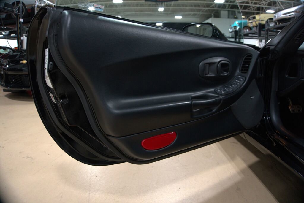 Used 2002 Chevrolet Corvette Convertible w/ Preferred Equipment Group2 image 34