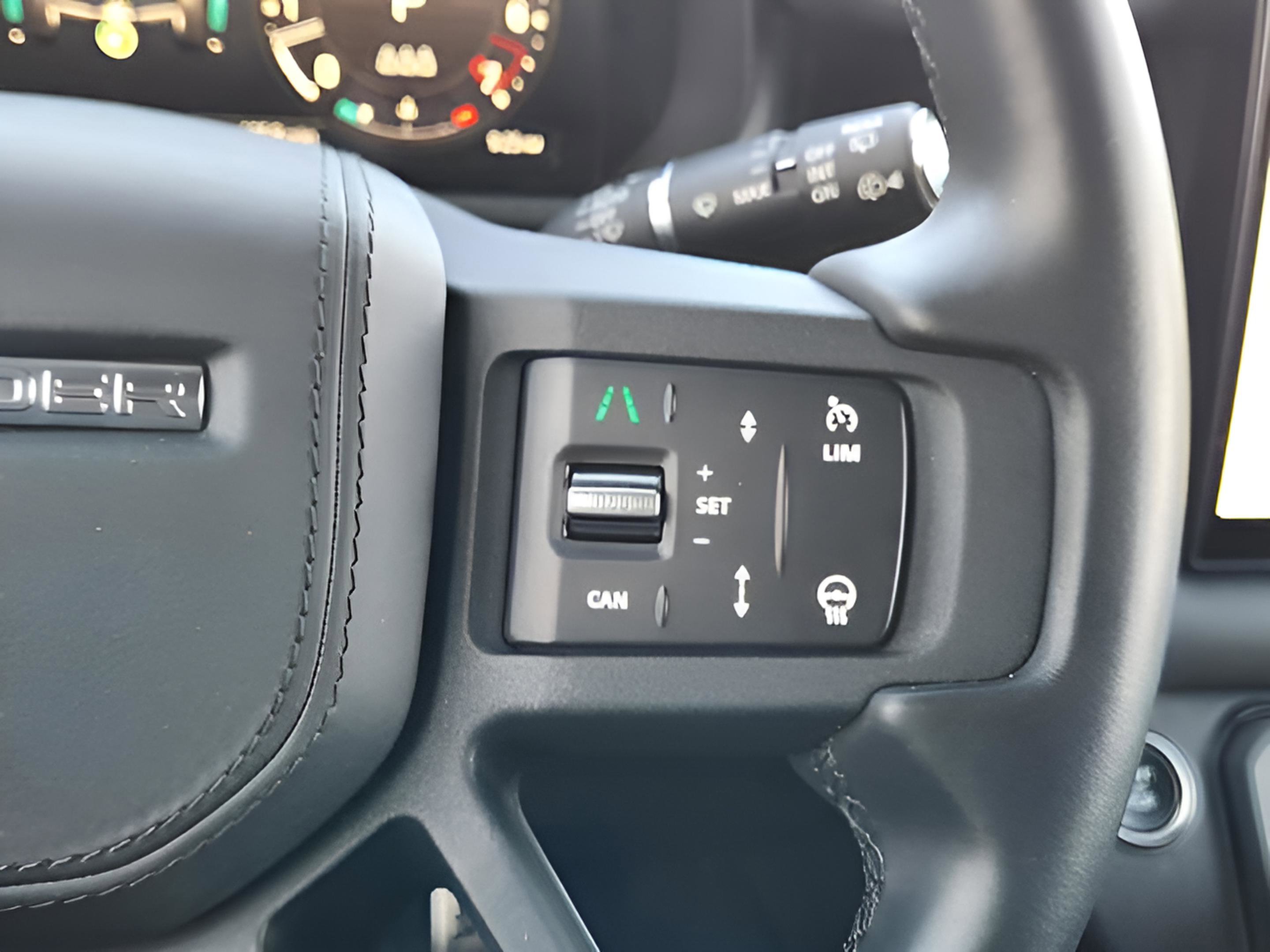 Certified 2025 Land Rover Defender 110 X image 30