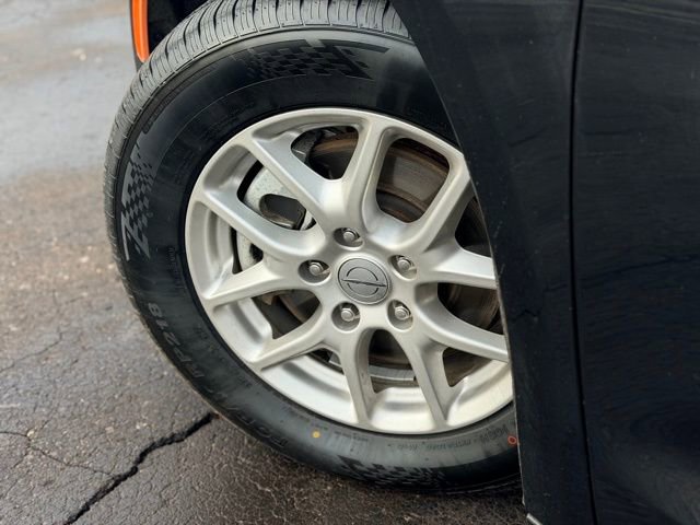 Used 2023 Chrysler Voyager LX image 28