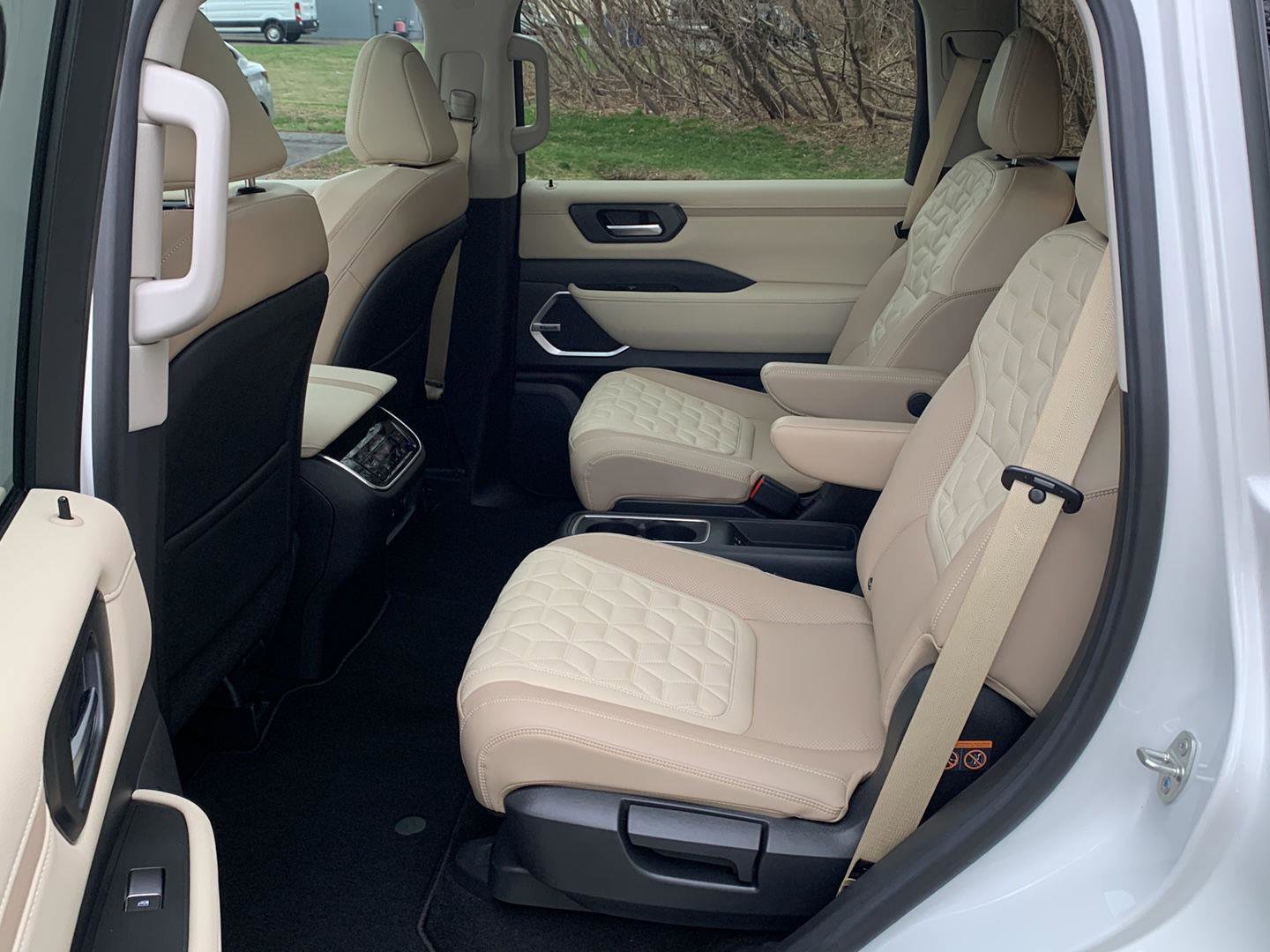 Certified 2025 Nissan Armada Platinum w/ Convenience Package image 18