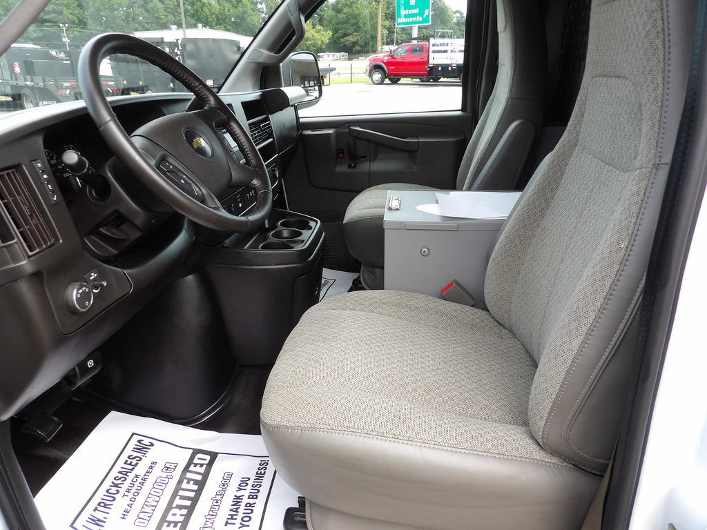 Used 2022 Chevrolet Express 2500 w/ Driver Convenience Package RWD image 17
