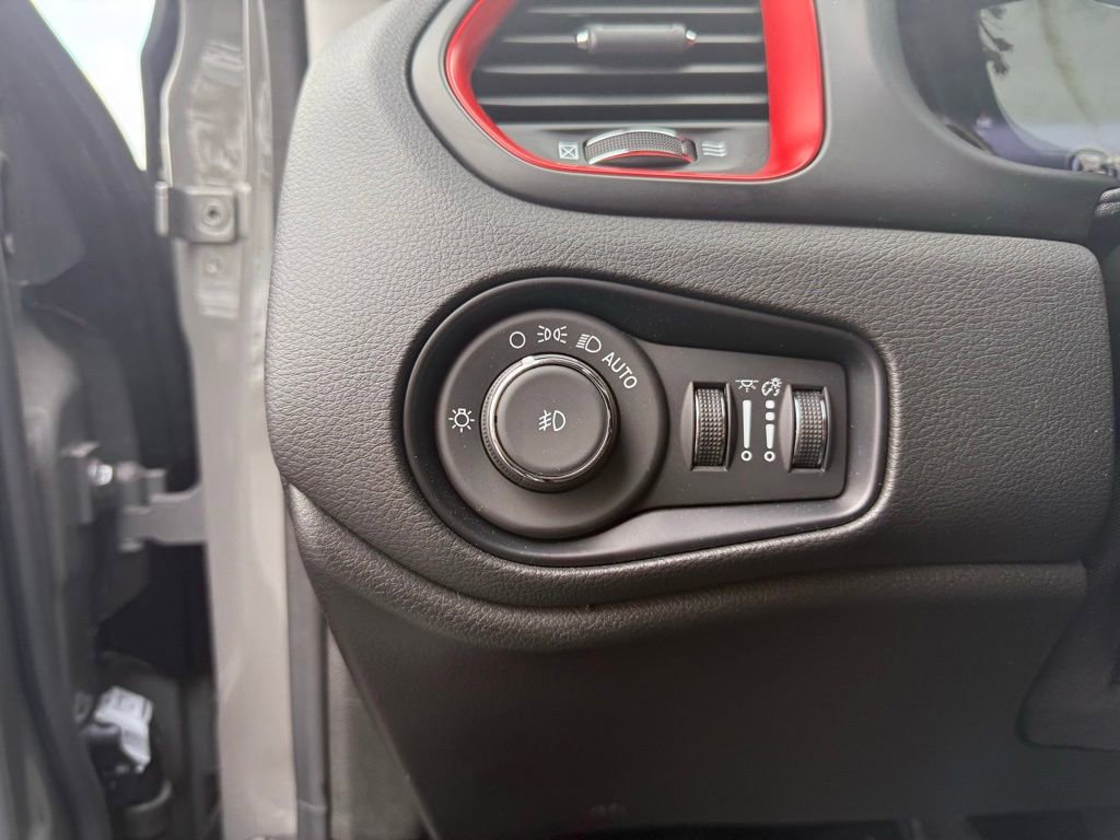 Used 2023 Jeep Renegade Trailhawk image 14