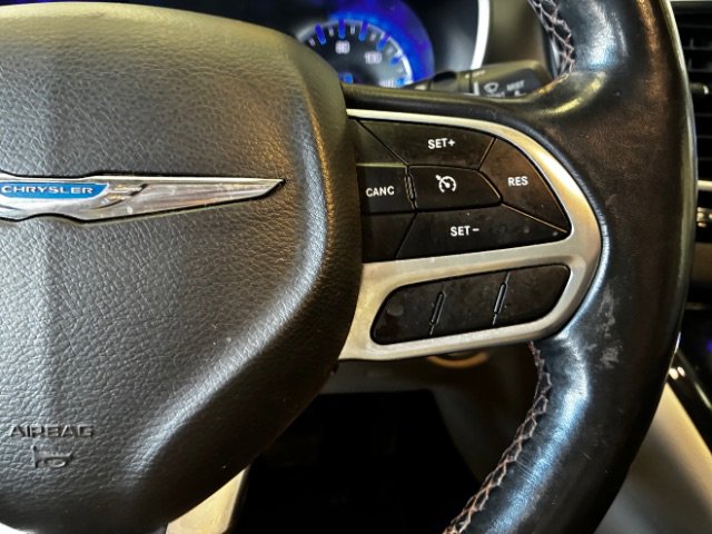 Used 2020 Chrysler Pacifica Touring-L FWD image 20