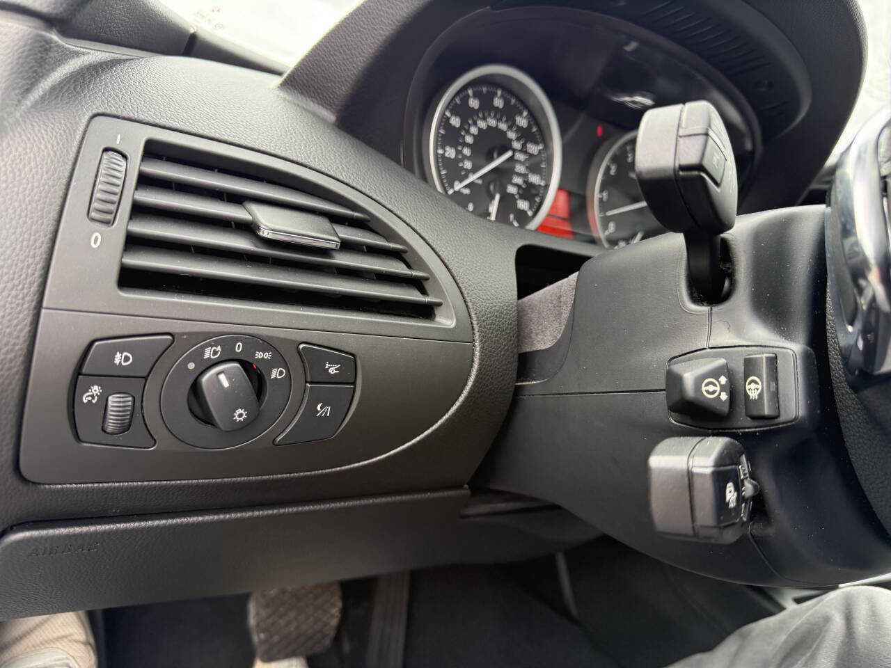 Used 2010 BMW 650i Coupe image 20