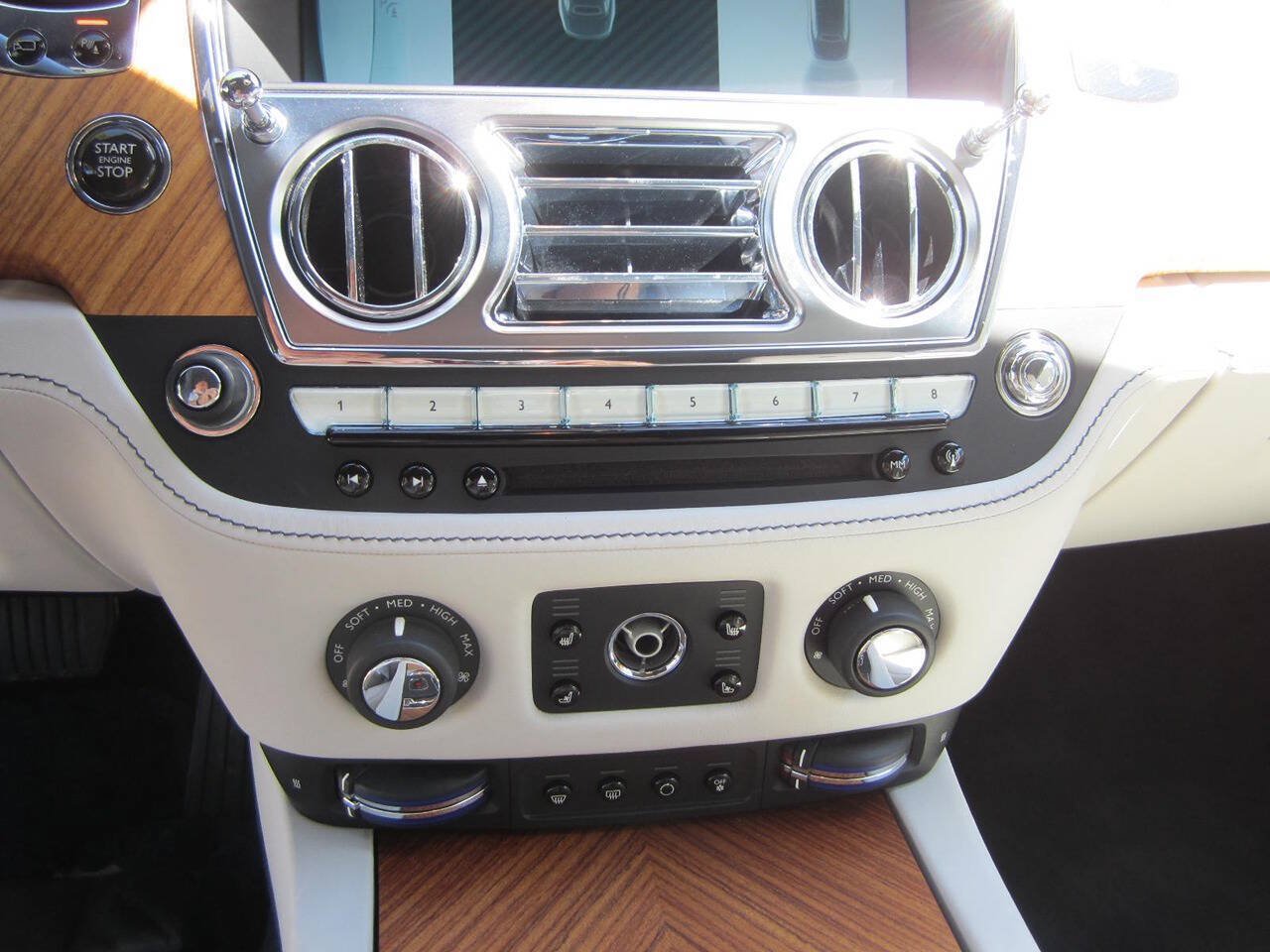 Used 2016 Rolls-Royce Dawn RWD image 45
