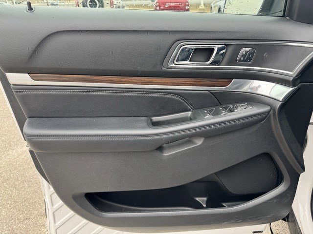 Used 2018 Ford Explorer Limited image 11