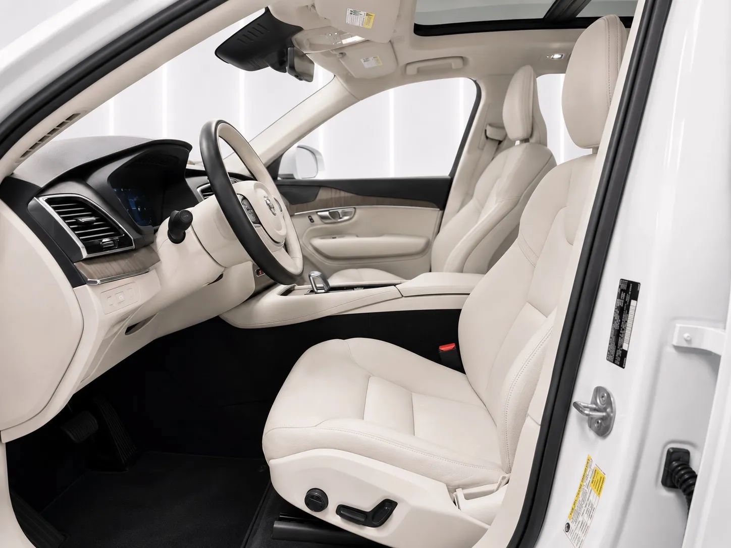 Used 2023 Volvo XC90 B6 Plus AWD/4WD image 9