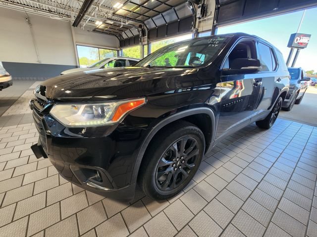 Used 2021 Chevrolet Traverse RS FWD image 2
