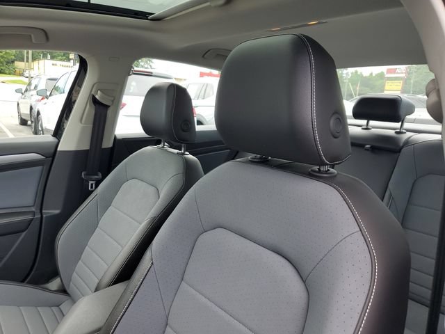 Used 2025 Volkswagen Jetta SE w/ Sunroof Package FWD image 21