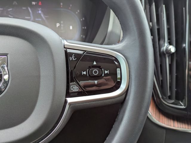 Certified 2023 Volvo XC60 B5 Plus AWD/4WD image 31