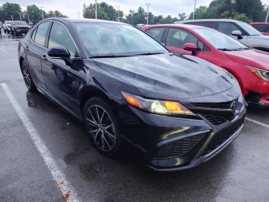 Used 2024 Toyota Camry SE FWD image 3