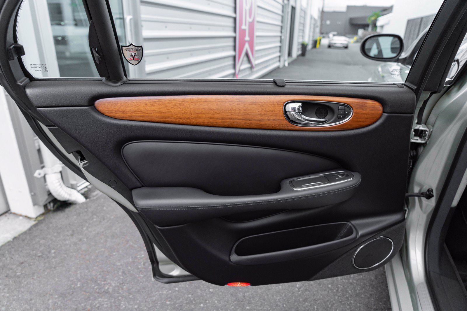 Used 2006 Jaguar XJ Vanden Plas Super V8 Portfolio RWD image 36