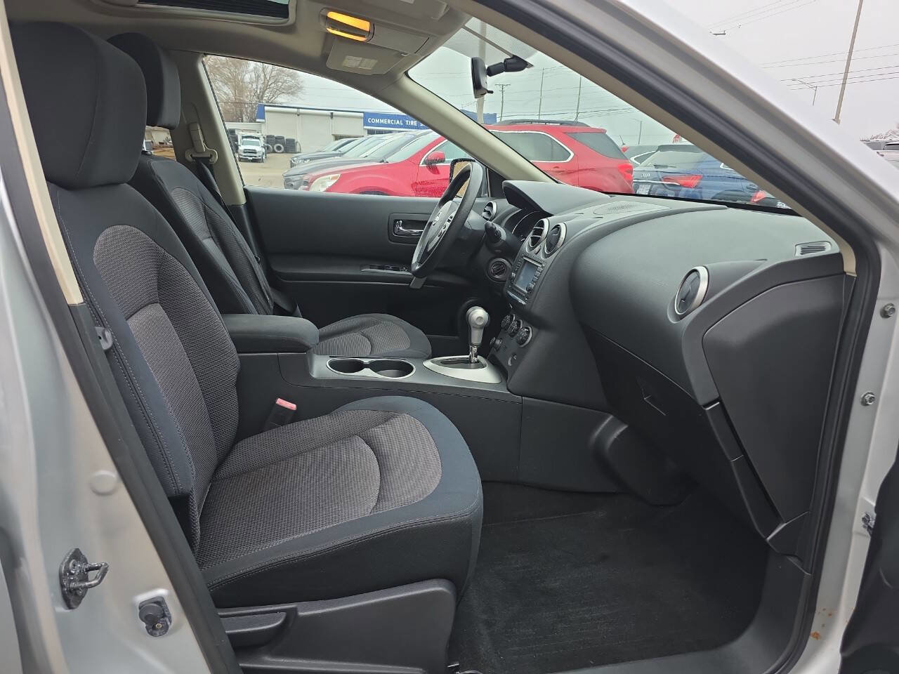 Used 2011 Nissan Rogue SV w/ Premium Pkg image 24