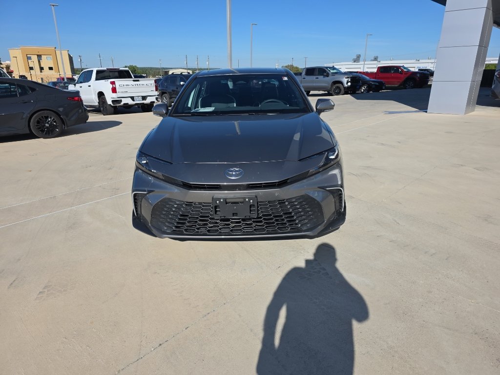 Used 2025 Toyota Camry SE w/ Convenience Package image 2