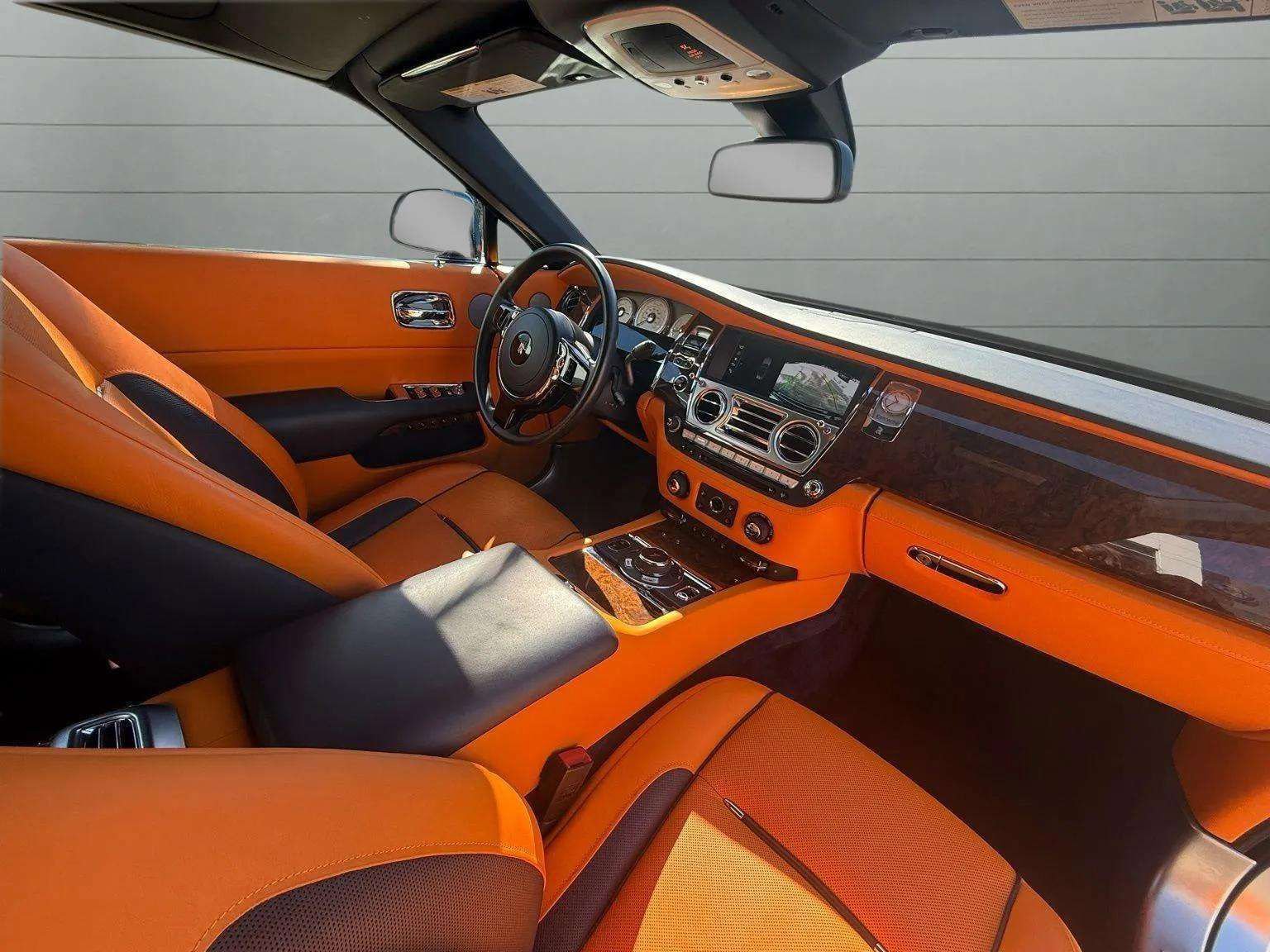 Used 2018 Rolls-Royce Dawn image 2