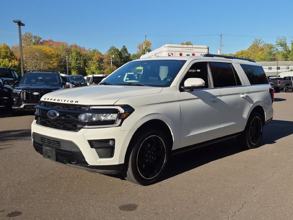 Used 2023 Ford Expedition Max Limited AWD/4WD image 2