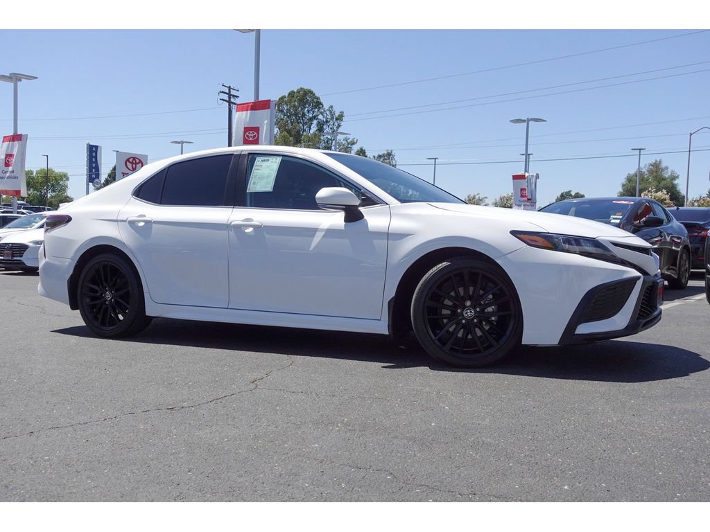 Used 2023 Toyota Camry SE FWD image 5