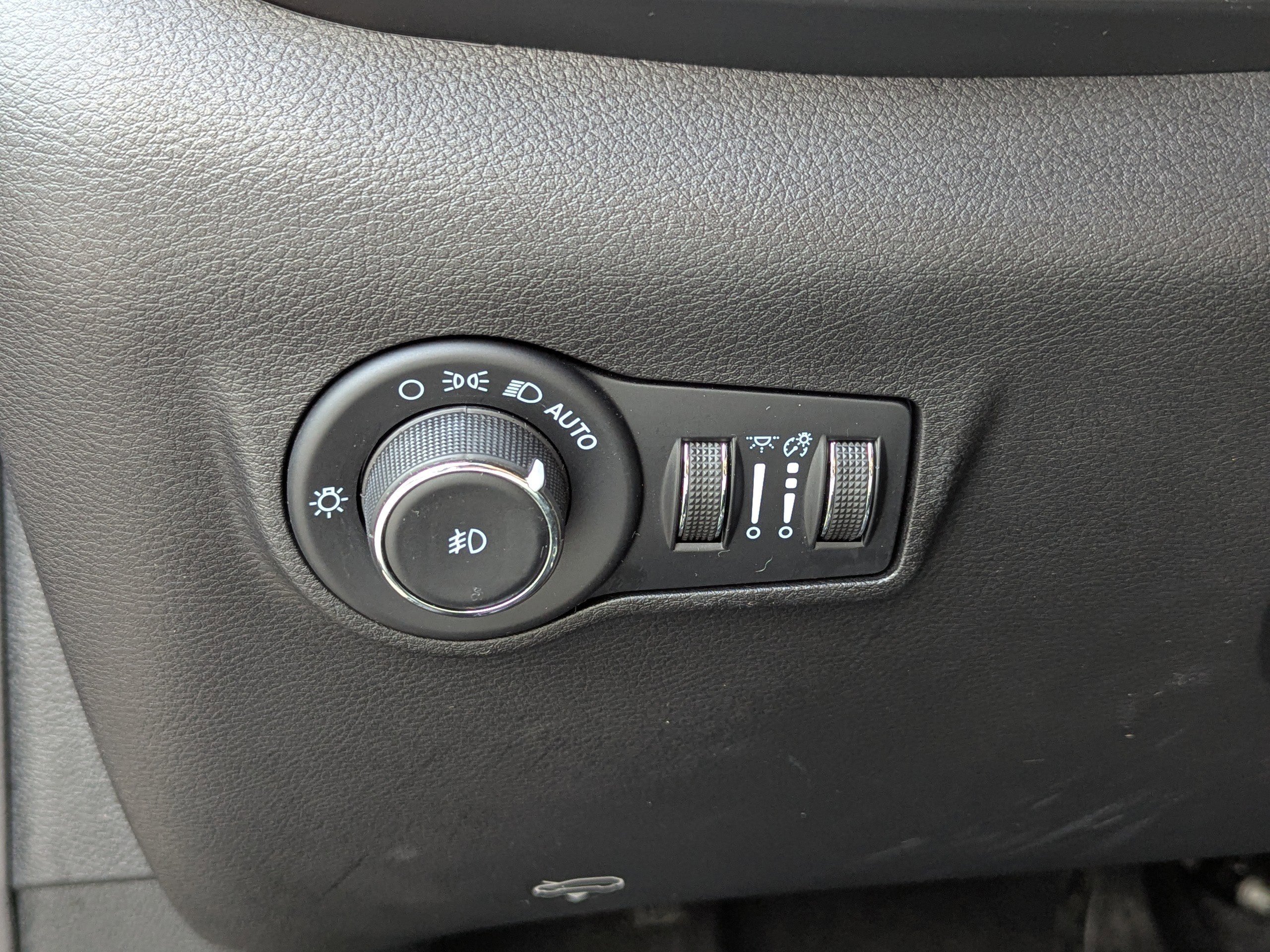 Used 2023 Jeep Compass Latitude w/ Convenience Group image 18