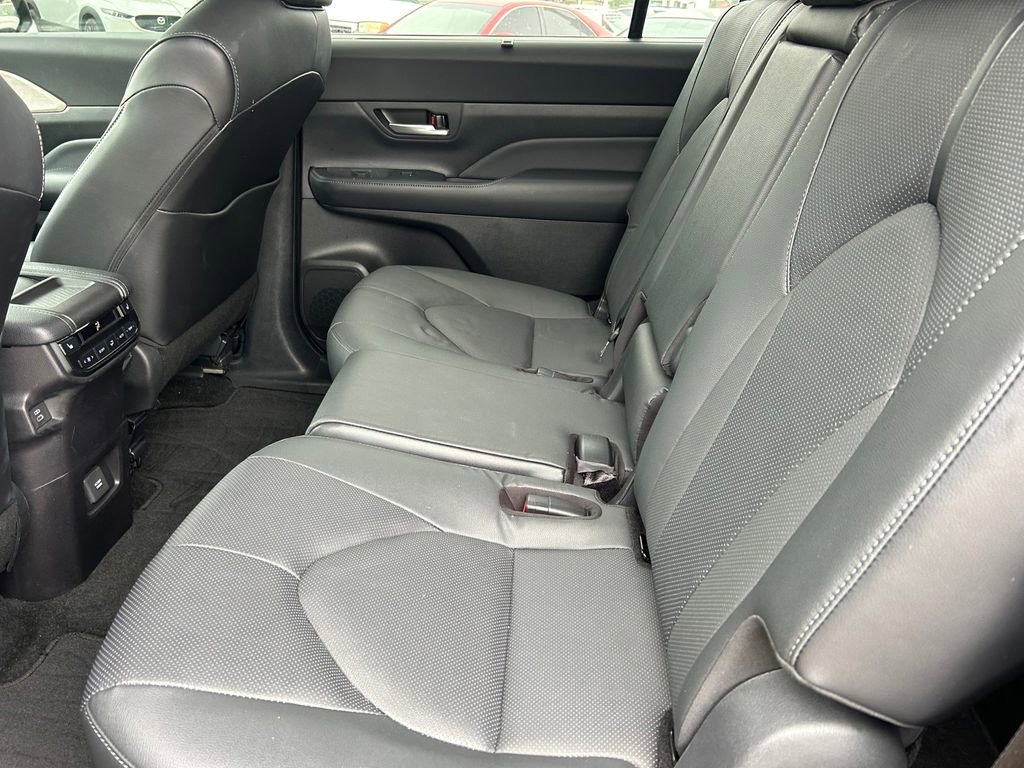 Used 2024 Toyota Grand Highlander AWD Hybrid image 17