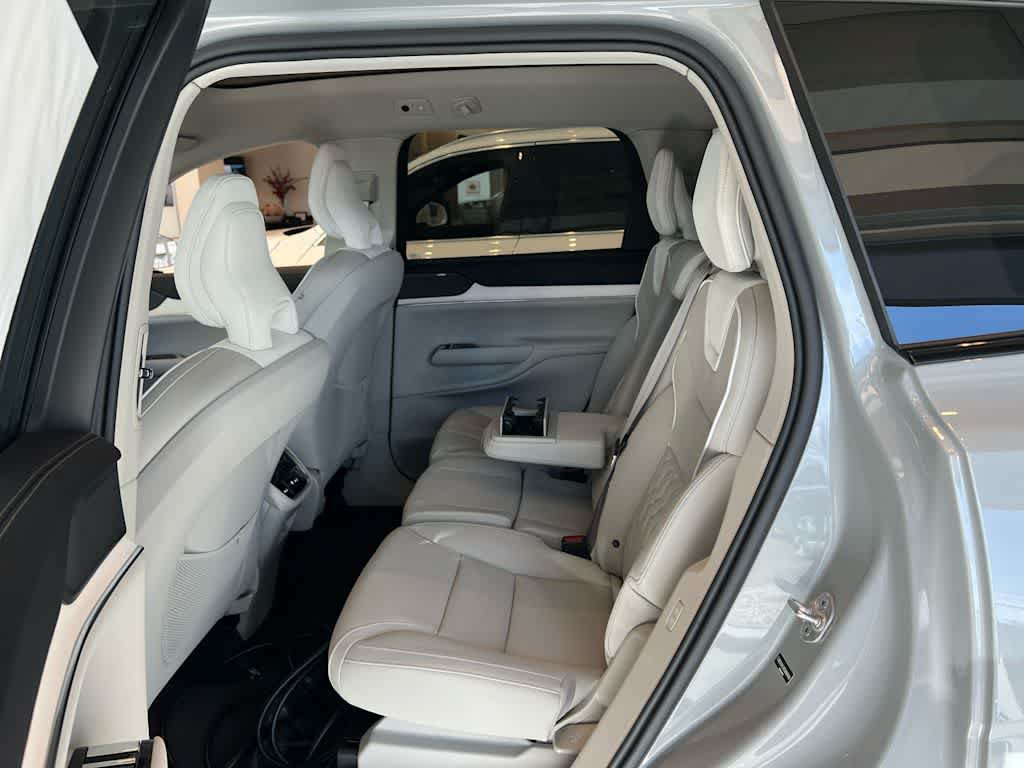 New 2026 Volvo EX90 Plus AWD/4WD image 31