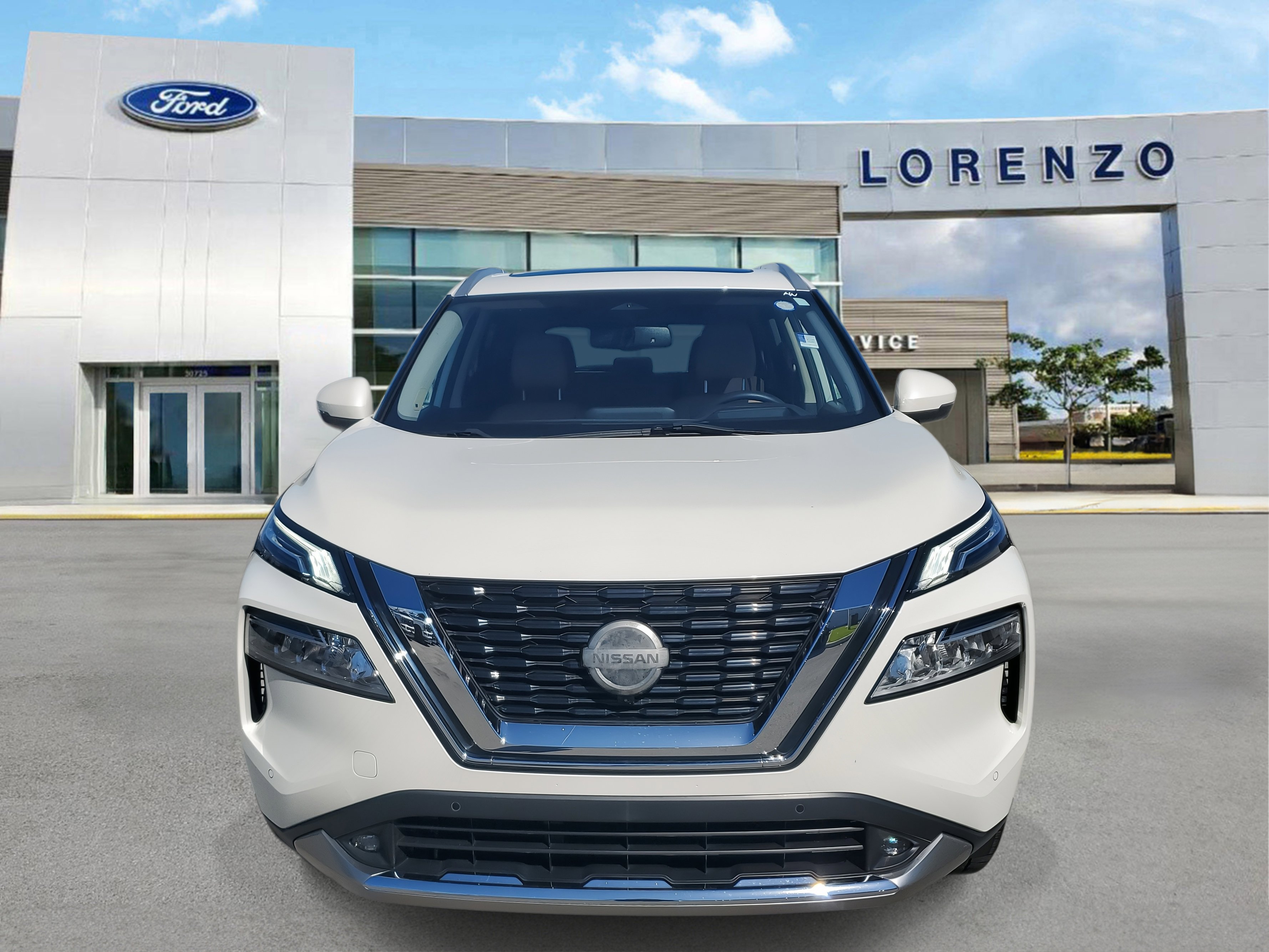 Used 2021 Nissan Rogue Platinum image 2