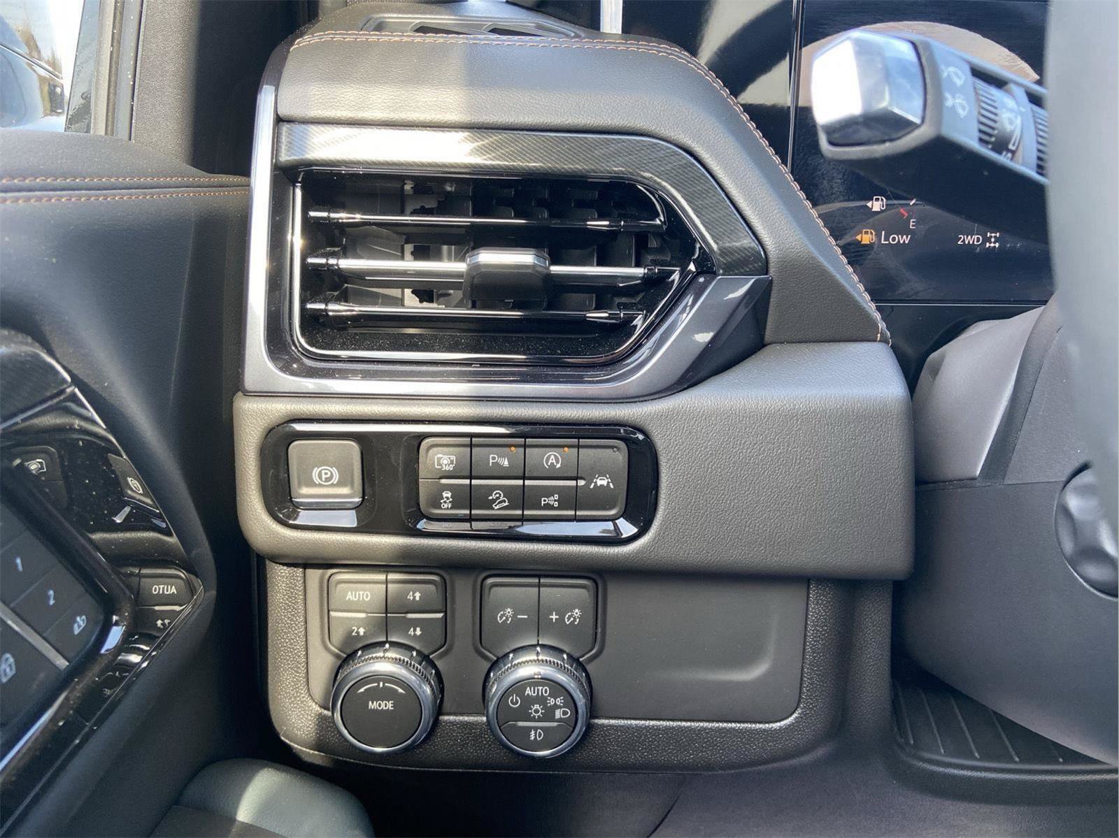 Used 2026 GMC Yukon AT4 AWD/4WD image 19